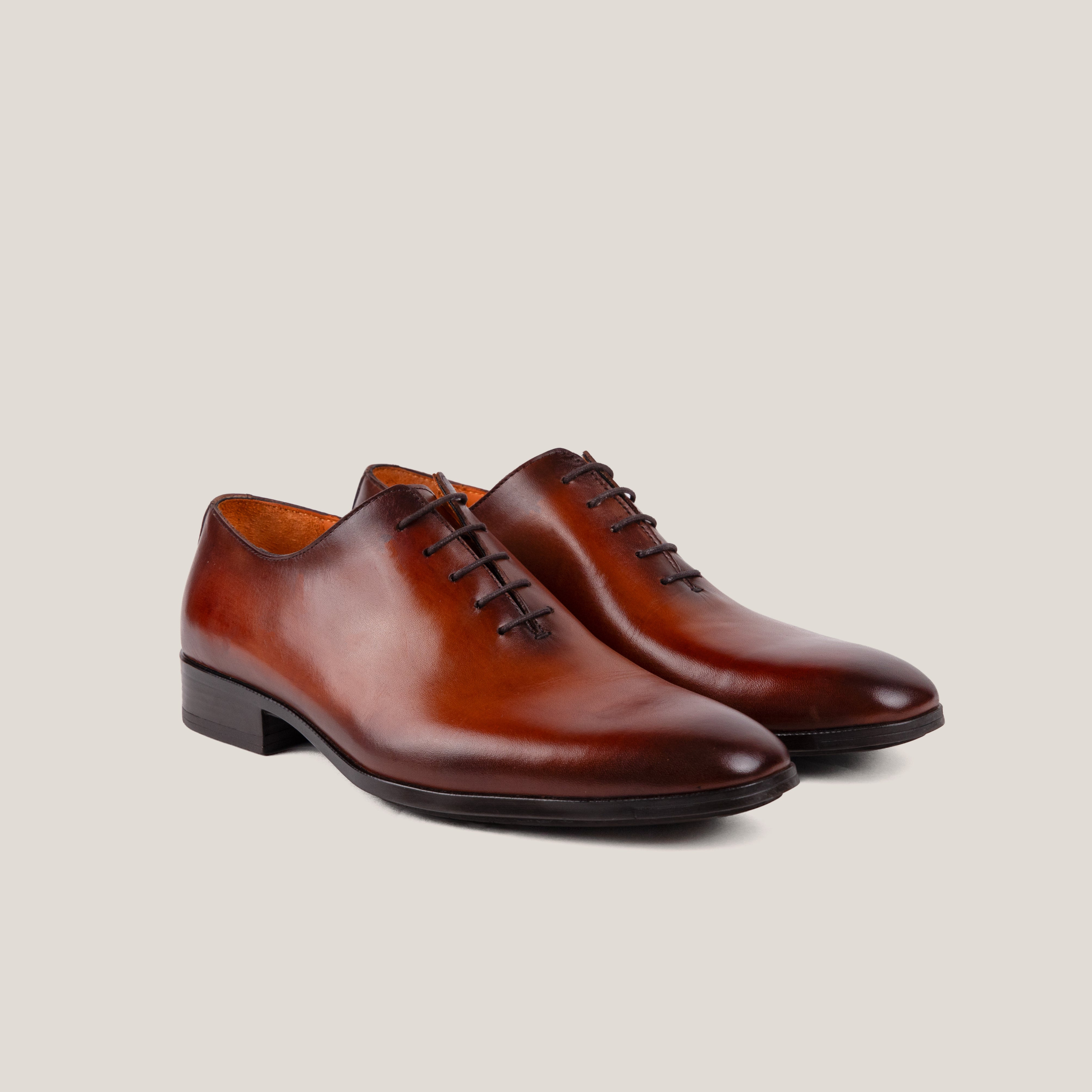 Vienna24 - Cognacbraunes Patina-Leder - Whole Cut Oxfords